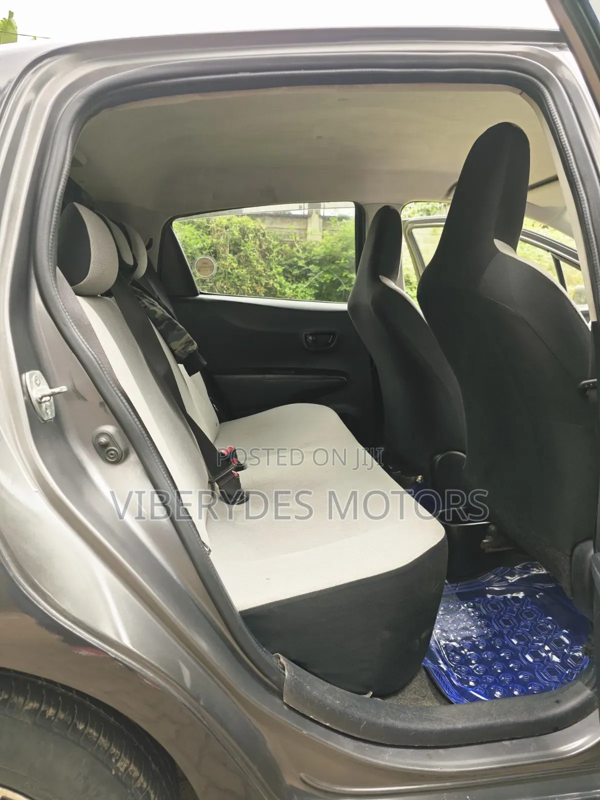 Toyota Vitz 2012 Gray