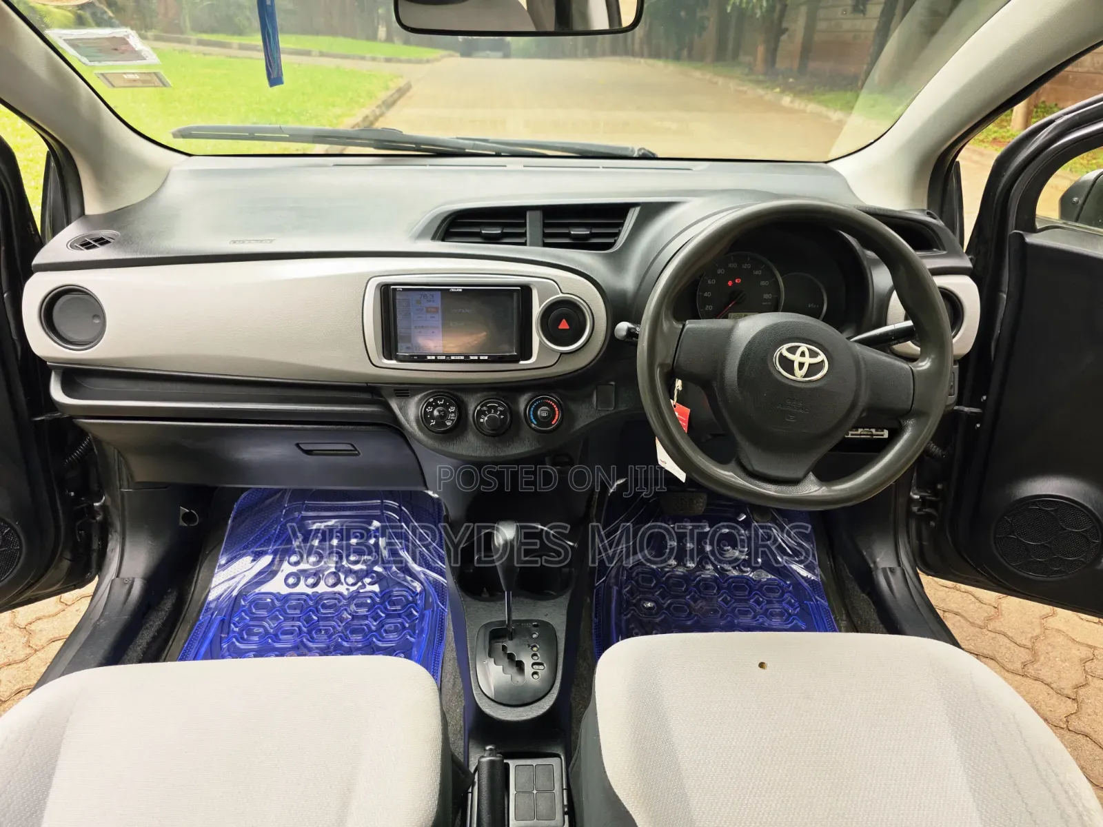 Toyota Vitz 2012 Gray