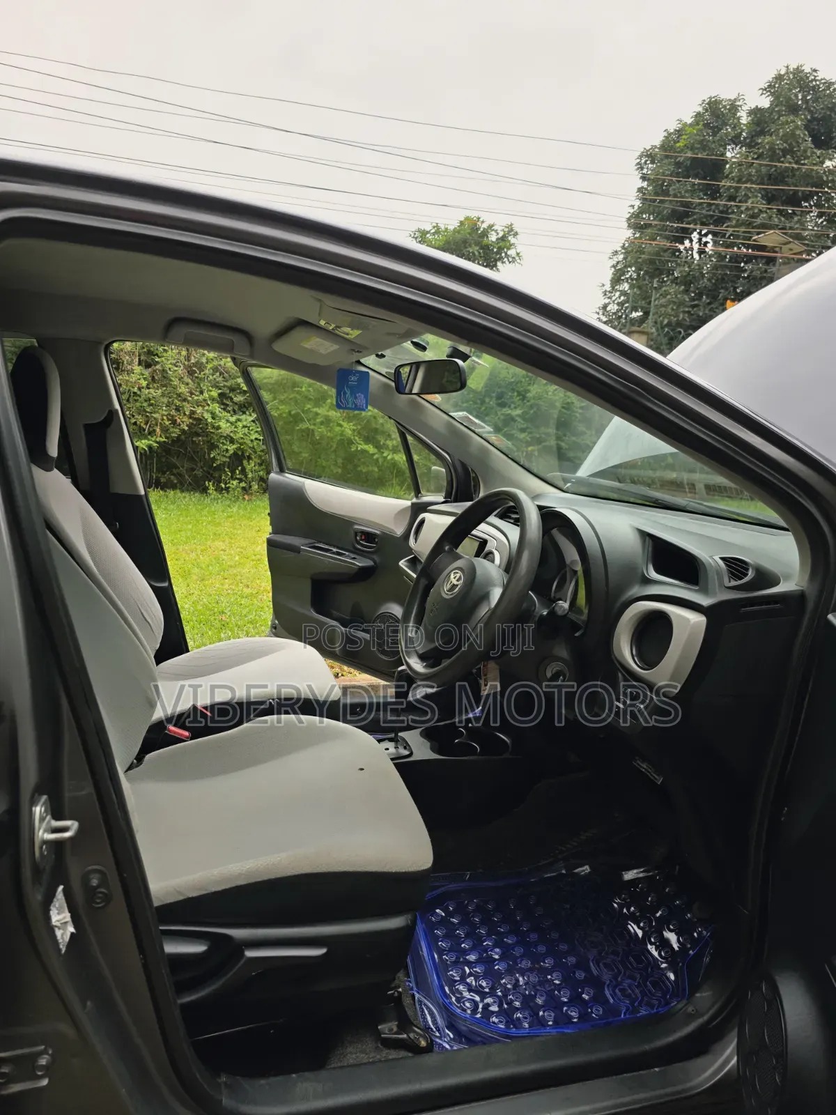 Toyota Vitz 2012 Gray