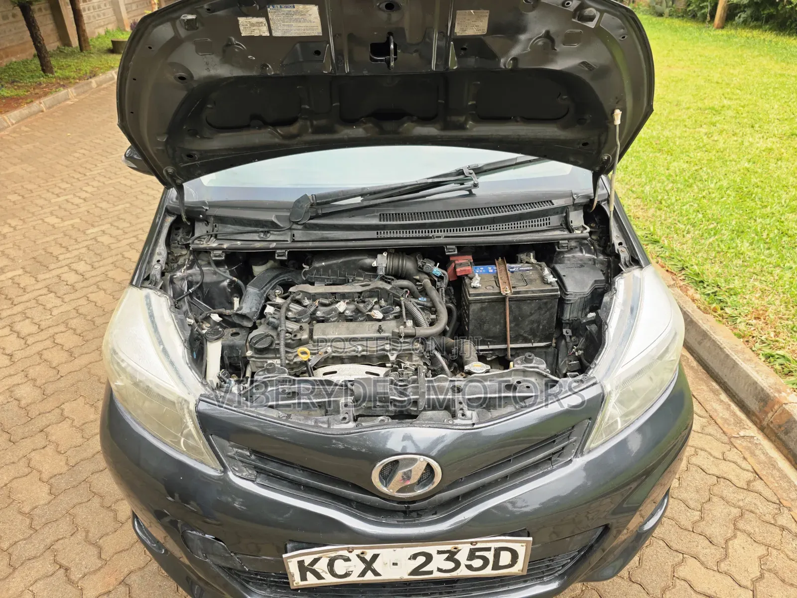 Toyota Vitz 2012 Gray