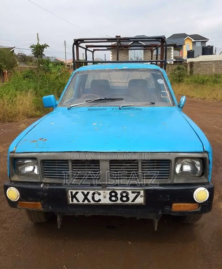 Isuzu KB 1990 Blue