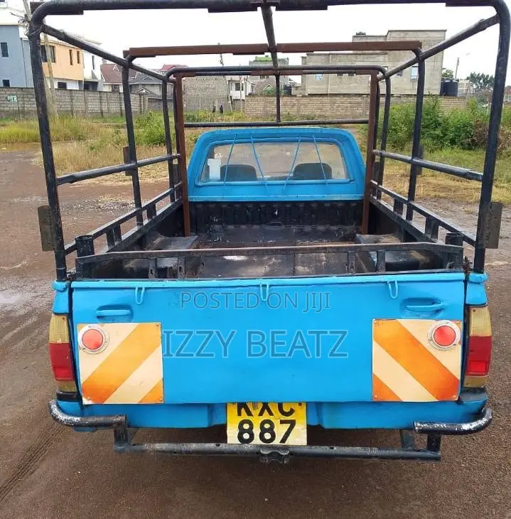 Isuzu KB 1990 Blue