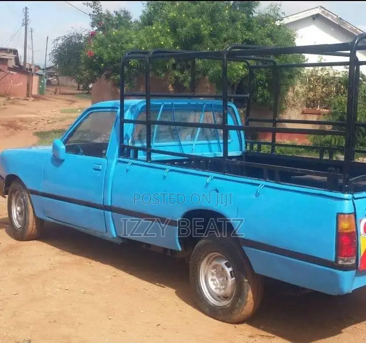 Isuzu KB 1990 Blue