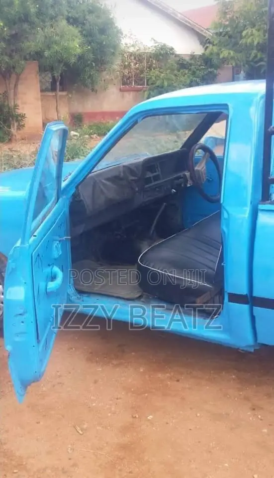 Isuzu KB 1990 Blue