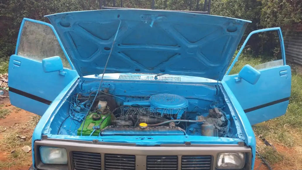 Isuzu KB 1990 Blue