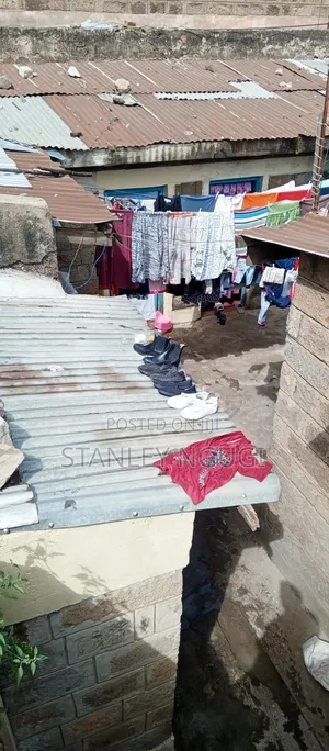 9bdrm House in Getathuru, Kariobangi North for sale