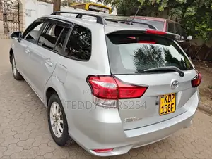 Toyota Corolla Fielder 2017 Silver