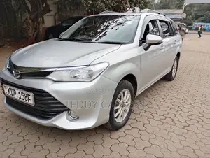 Toyota Corolla Fielder 2017 Silver