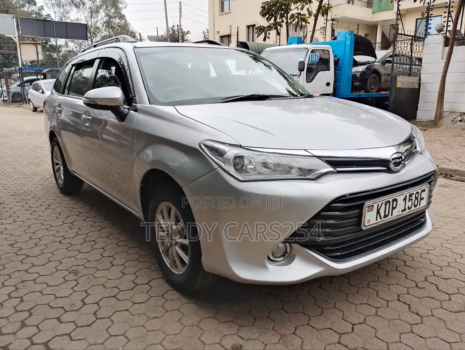 Toyota Corolla Fielder 2017 Silver