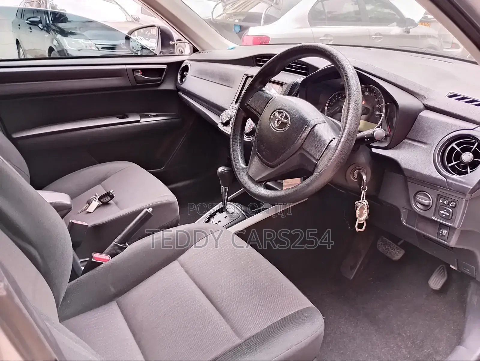 Toyota Corolla Fielder 2017 Silver