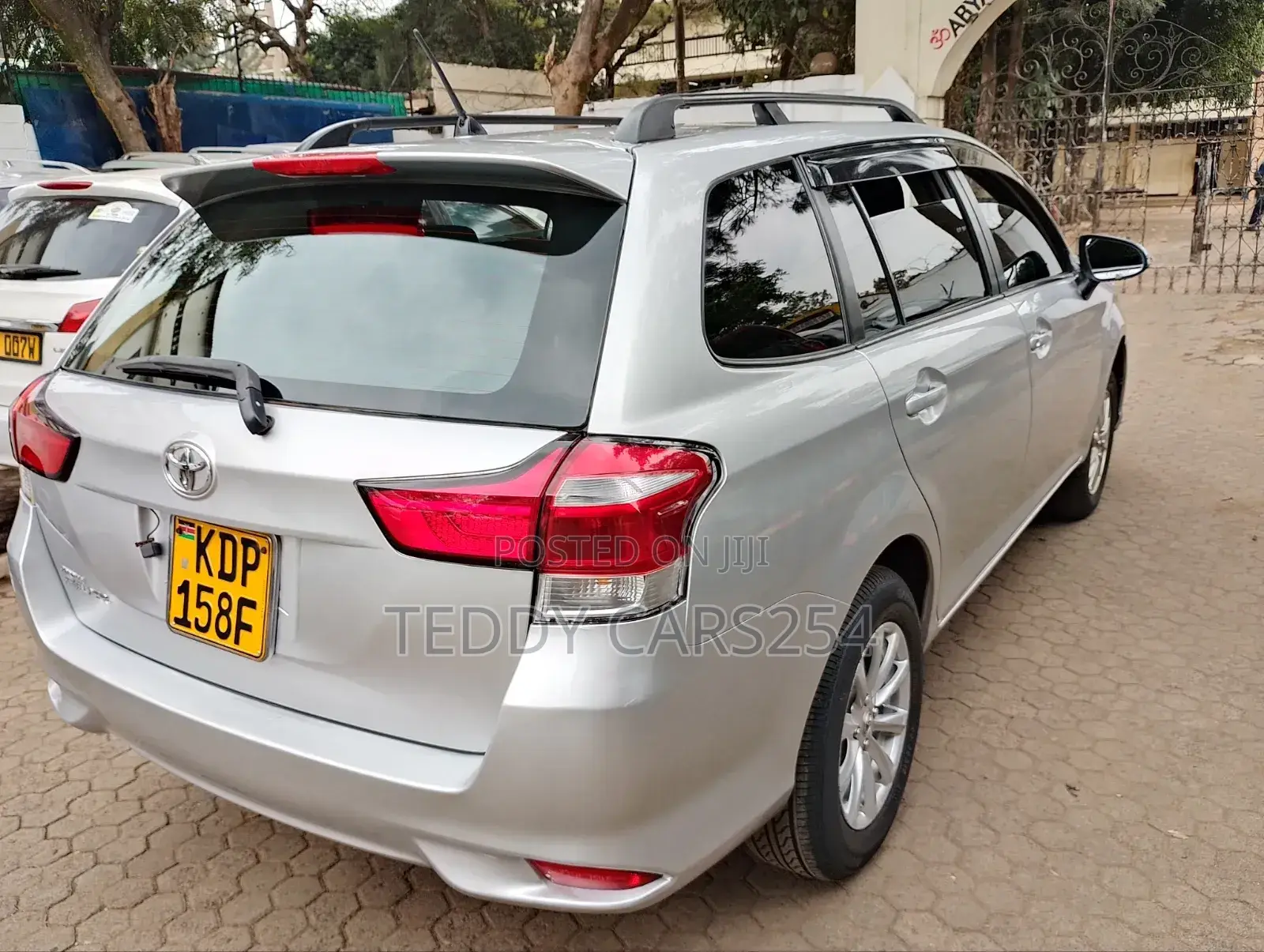 Toyota Corolla Fielder 2017 Silver