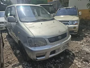 Toyota Noah 2001 Silver