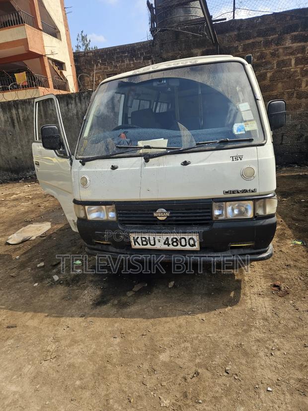Nissan Caravan (Urvan) 2013 White - thumbnail 3