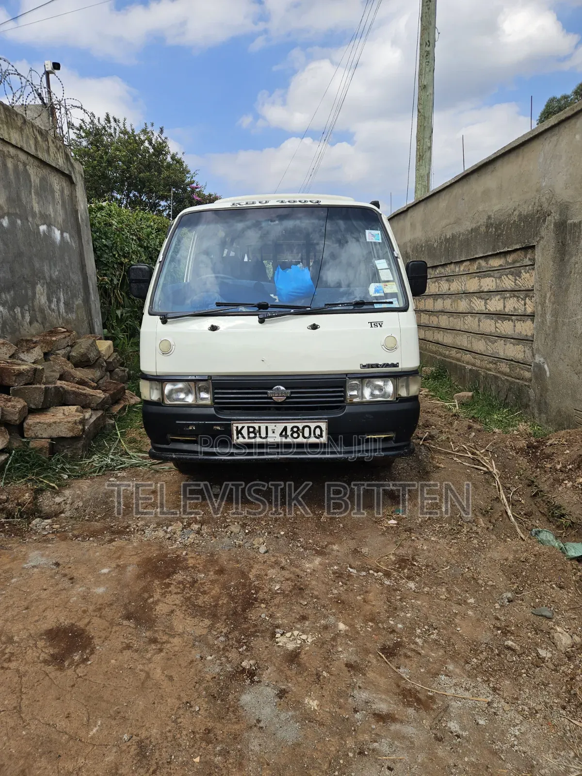 Nissan Caravan (Urvan) 2013 White