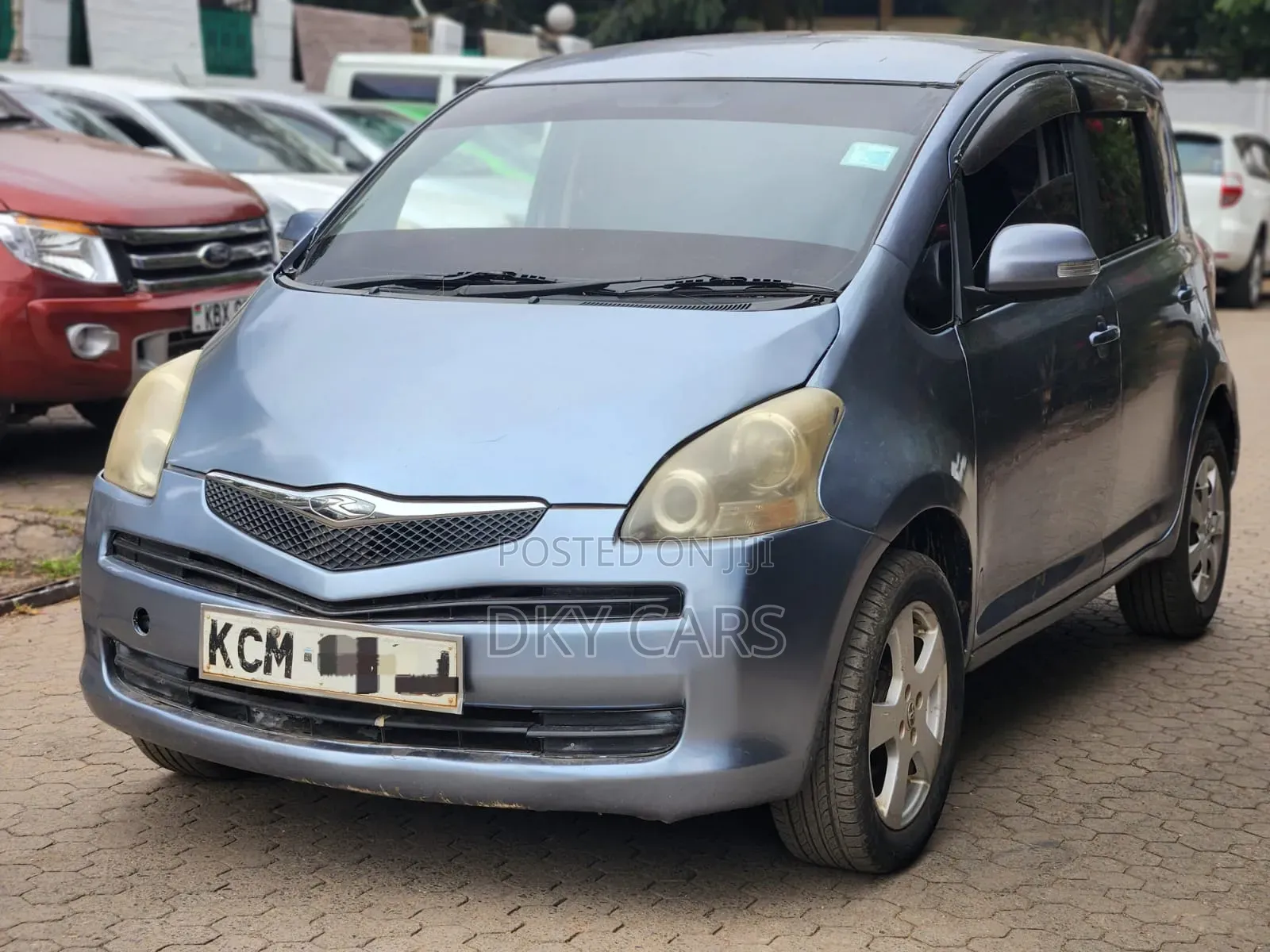 Toyota Ractis 2010 Blue