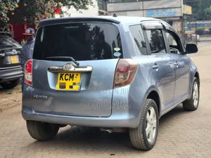Toyota Ractis 2010 Blue