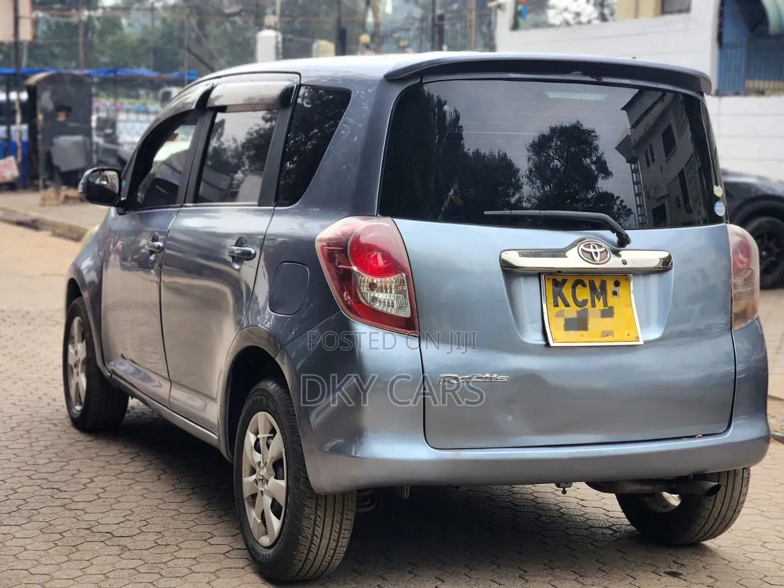 Toyota Ractis 2010 Blue