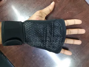 Good Quality Open Gym Gloves With Grip Pads