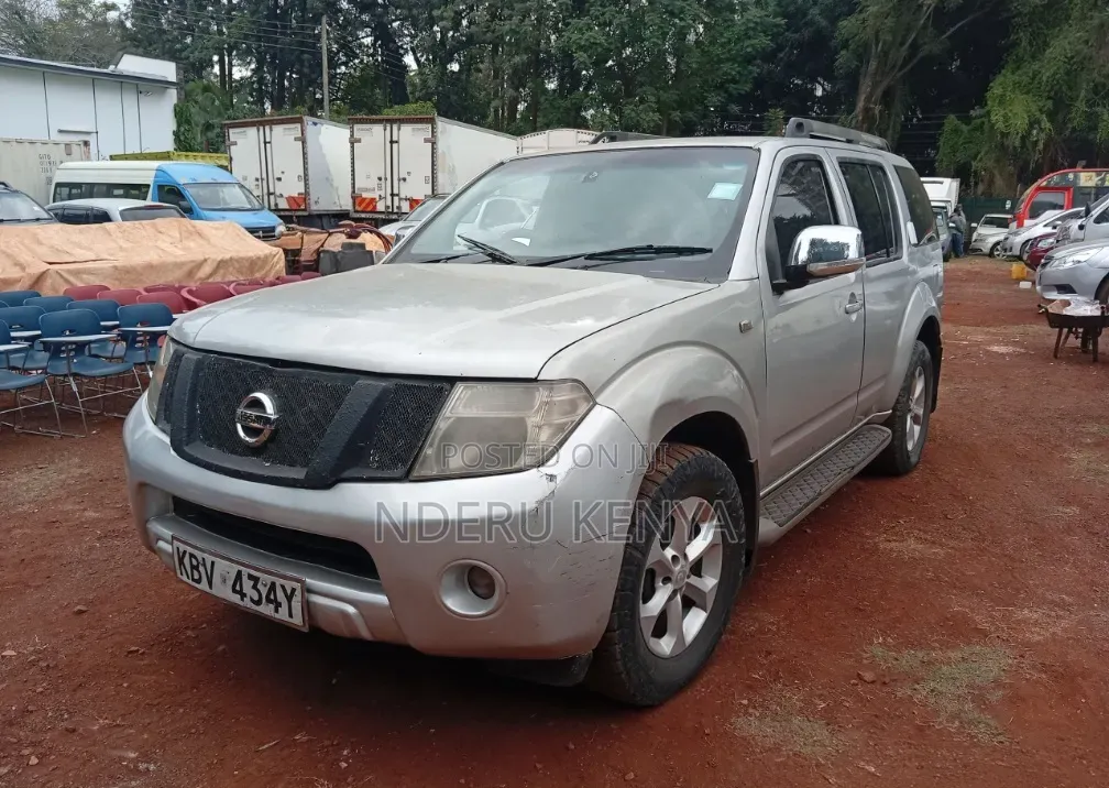 Nissan Pathfinder 2013 Silver