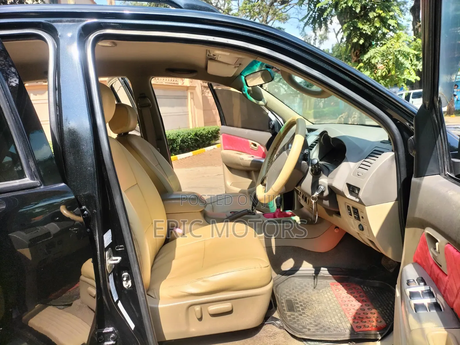 Toyota Hilux 2011 Black