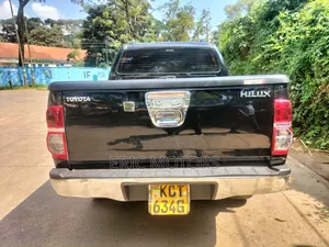 Toyota Hilux 2011 Black