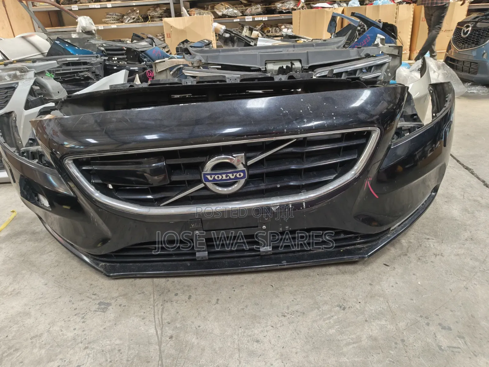 Volvo V40 Nosecute