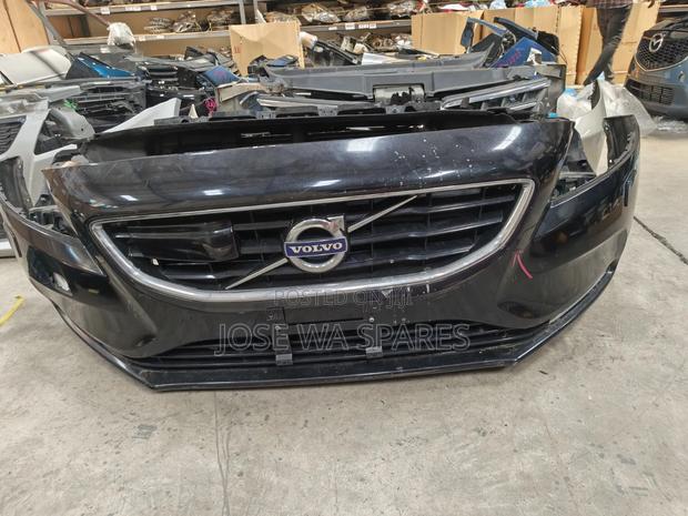 Volvo V40 Nosecute