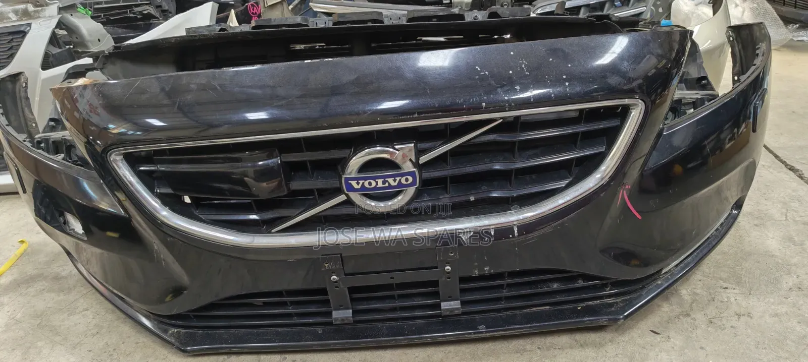 Volvo V40 Nosecute
