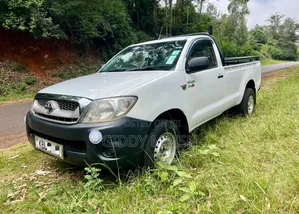 Toyota Hilux 2011 White