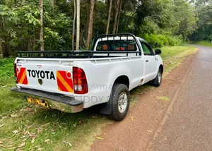 Toyota Hilux 2011 White