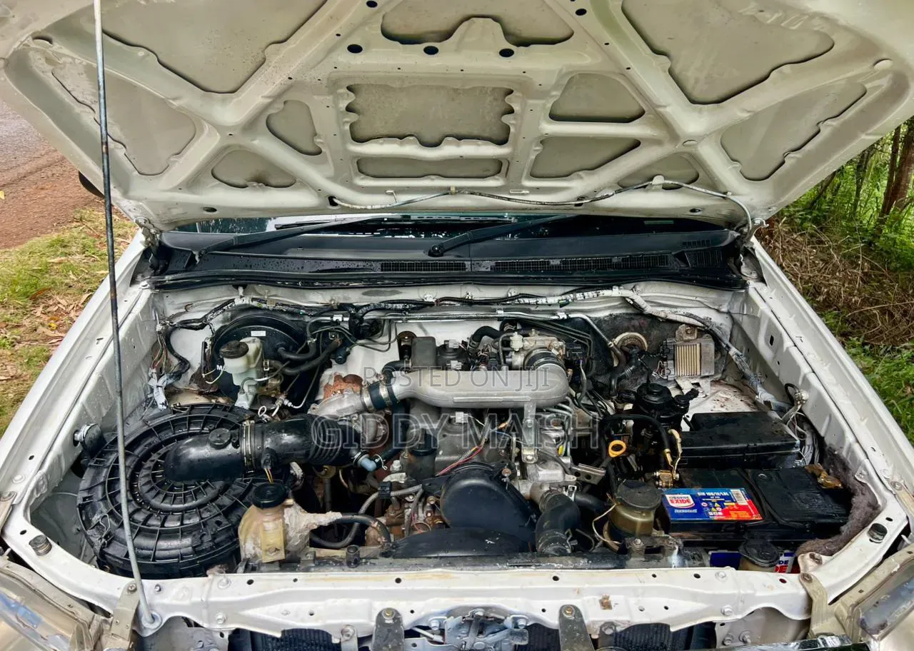 Toyota Hilux 2011 White
