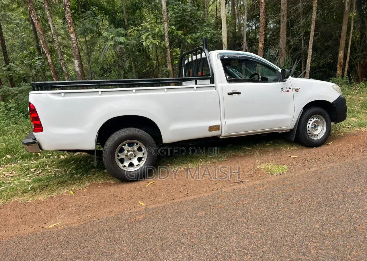 Toyota Hilux 2011 White