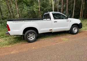 Toyota Hilux 2011 White