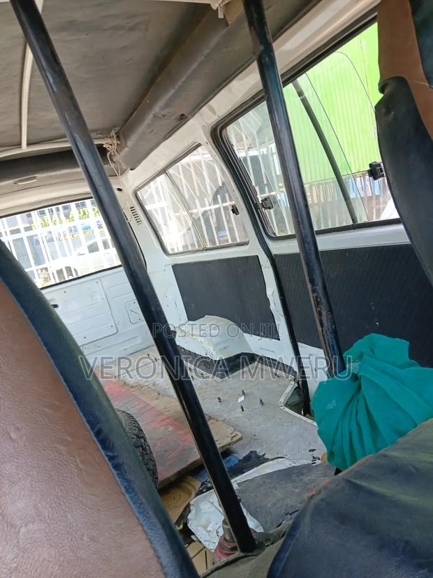 Toyota HiAce 2004 White - thumbnail 7