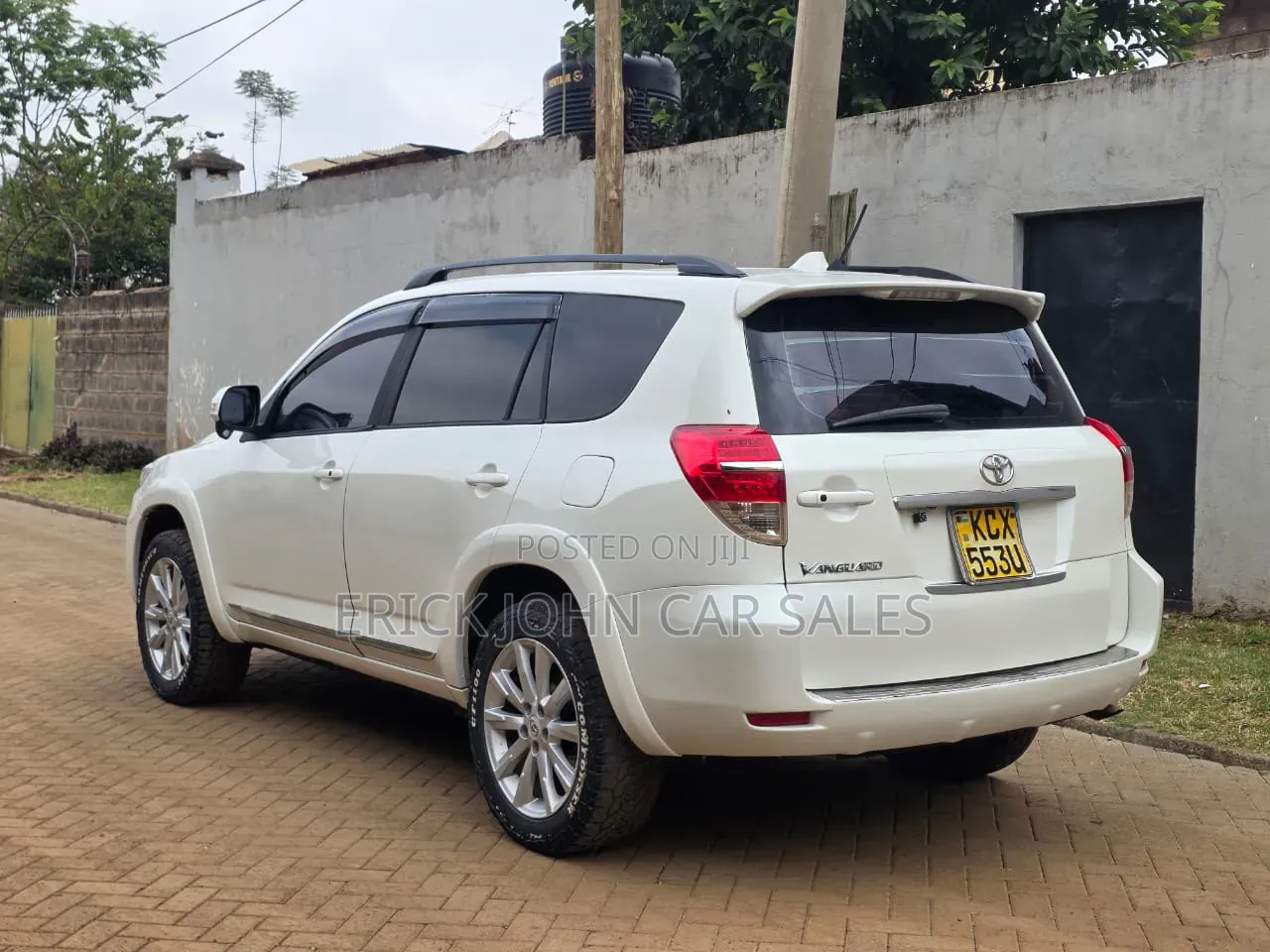 Toyota Vanguard 2012 White