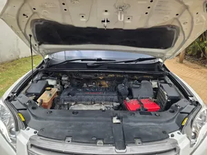 Toyota Vanguard 2012 White