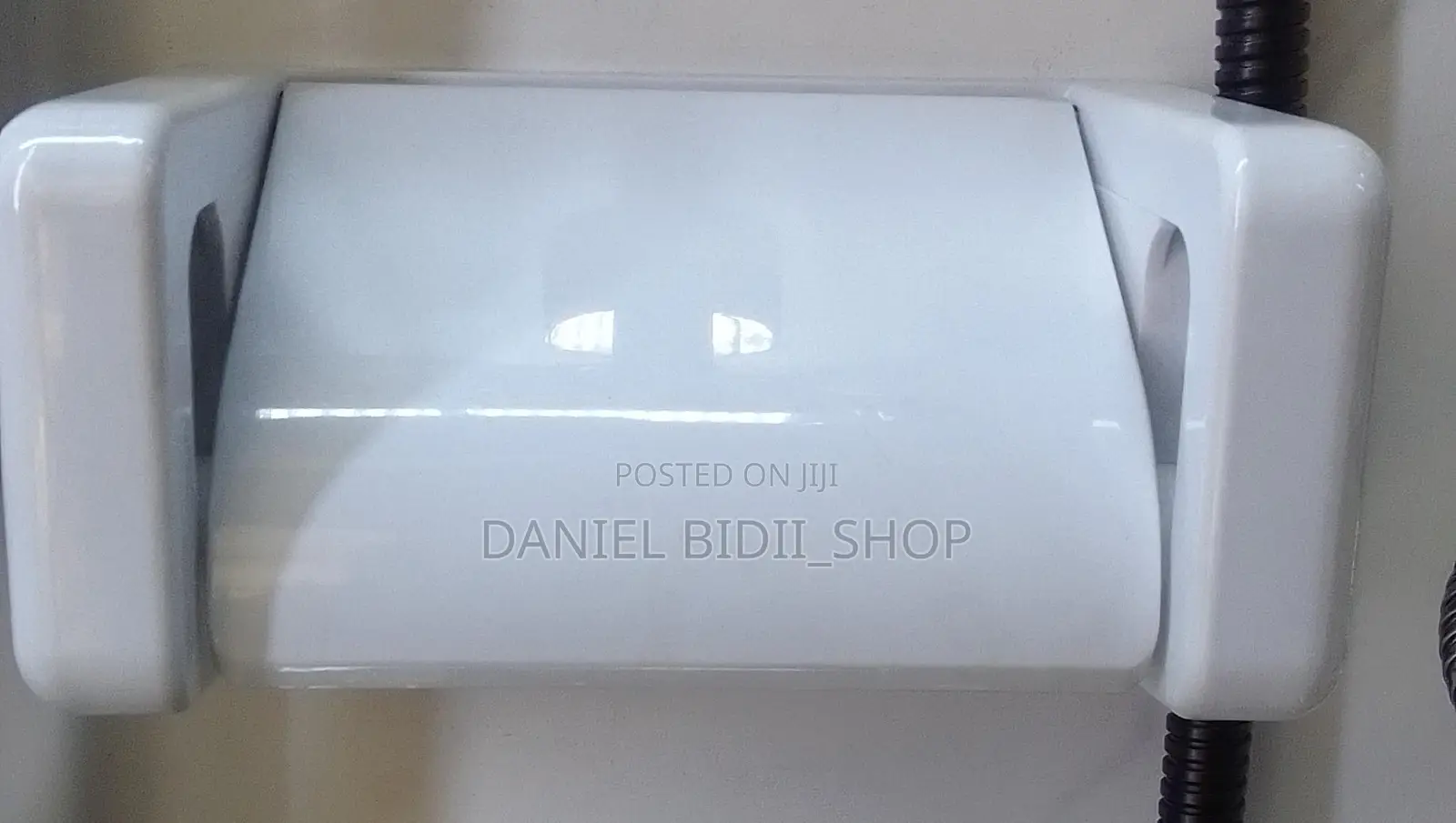 Plastic Tissue Holder