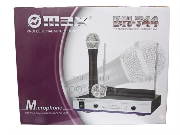 Max Dh-744 Professional Dual Wireless Microphone System.