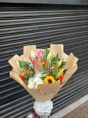 Lillie's and Roses Luxury Bouquet