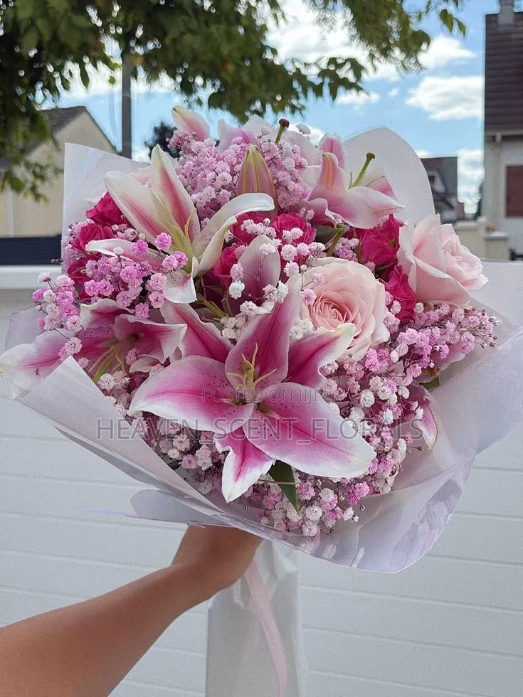 Lillie's and Roses Luxury Bouquet