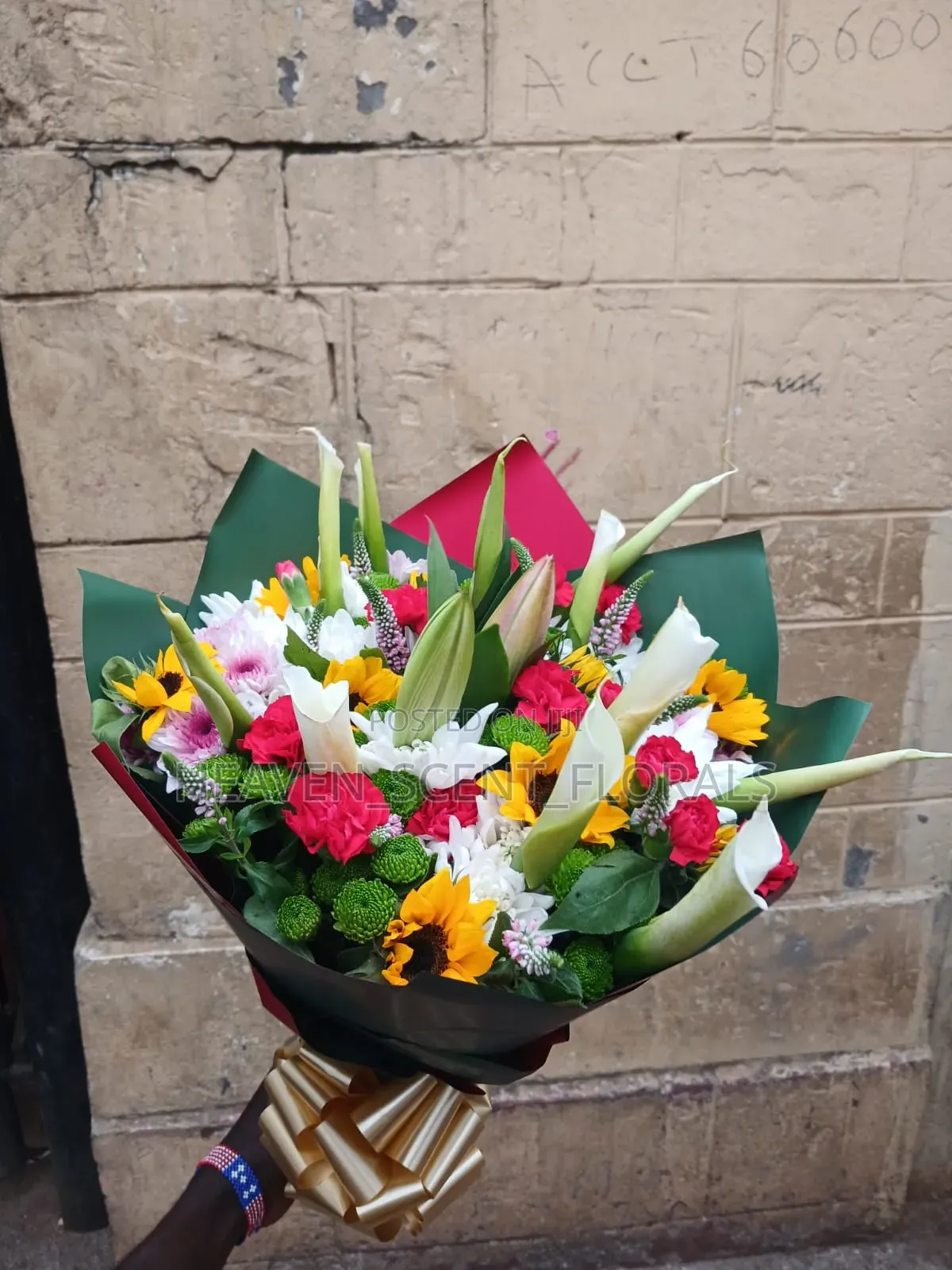 Lillie's and Roses Luxury Bouquet