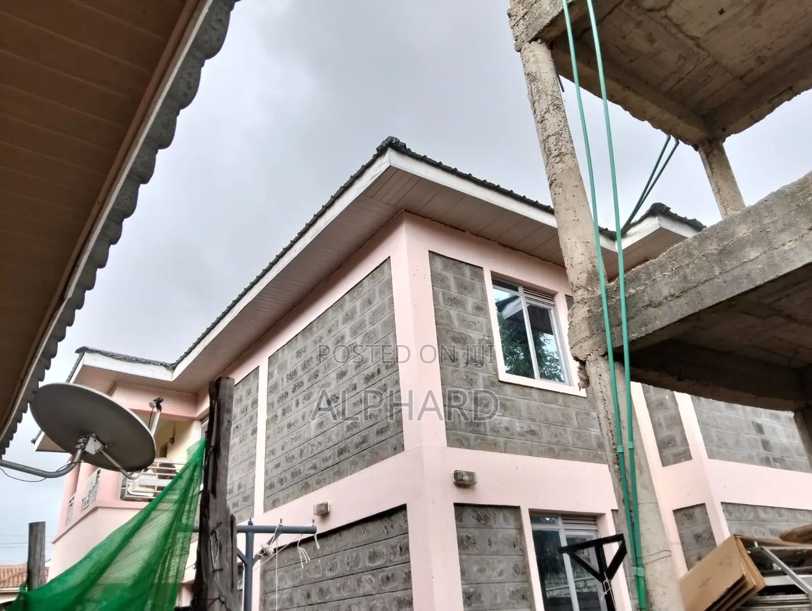 6bdrm Block of Flats in Mwana Nchi Road, Gateway Mall Area for sale