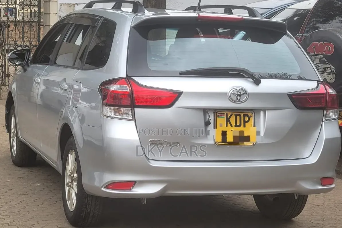 Toyota Corolla Fielder 2016 Silver