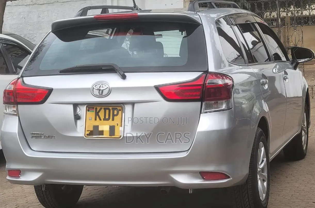 Toyota Corolla Fielder 2016 Silver