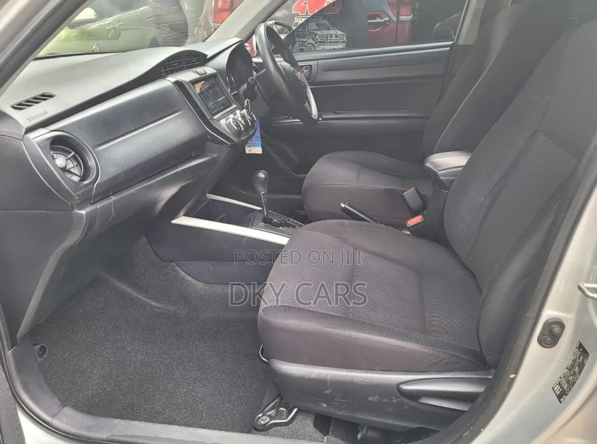 Toyota Corolla Fielder 2016 Silver