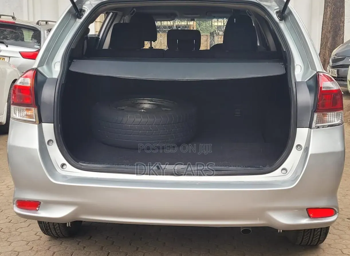 Toyota Corolla Fielder 2016 Silver