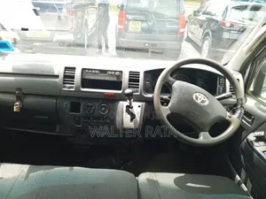 Toyota HiAce 2013 White