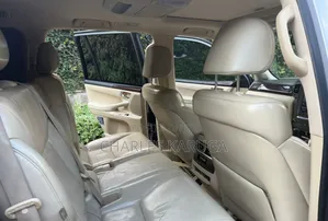 Lexus GX 2011 Silver