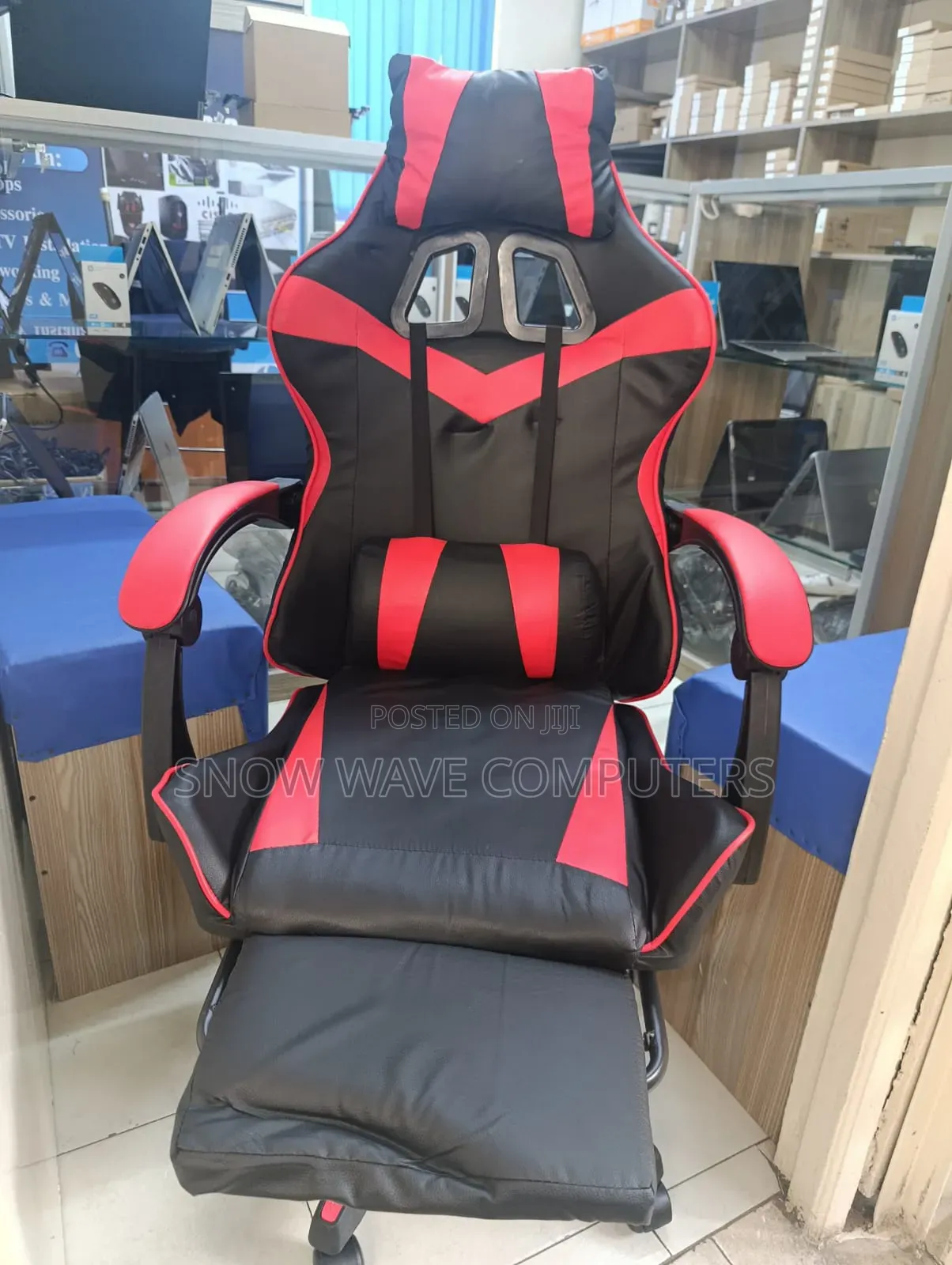 Ergonomic Gaming Chair With Footrest