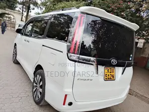 Toyota Esquire 2019 White